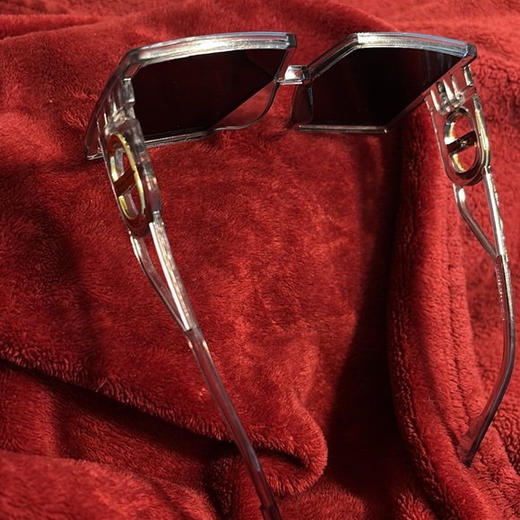 Stylish Square Sunglasses - Picture 8 of 10